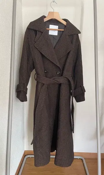 emmi 2022AW 완판템 헤링본 코트 브라운 롱 코트