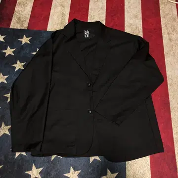 블랙 테일러드 자켓과 이지 팬츠 셋업