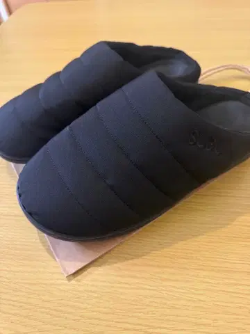 SUBU 블랙 퀼팅 슬리퍼