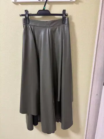 Un3d. 인조 가죽 팬츠