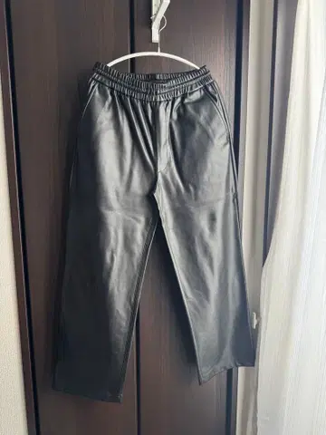 KIIT 인조 가죽 이지 팬츠