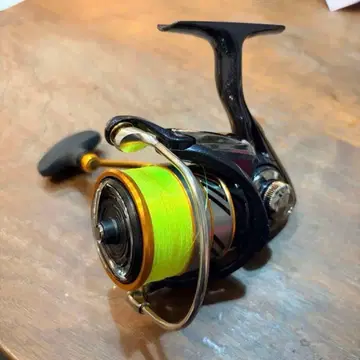 스피닝 릴 중형 블랙/오렌지/그린