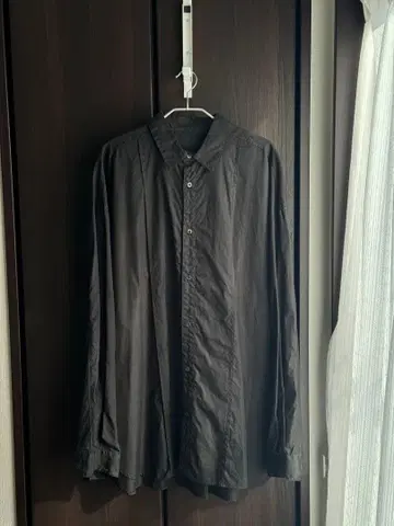 JUHA 블랙 긴팔 셔츠