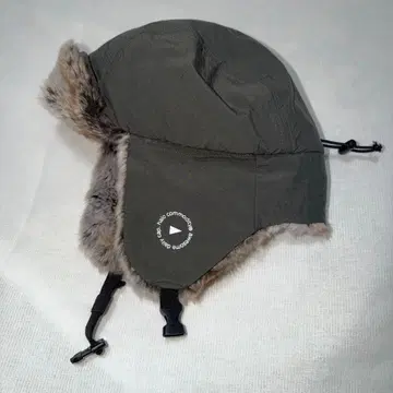 올리브 그린 플라이트 캡 인조 모피 부착