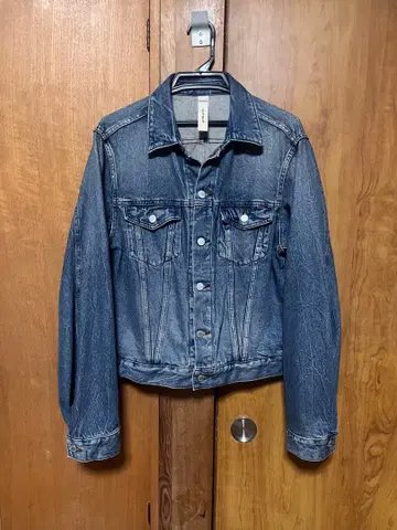 SHINYAKOZUKA Washedordinary city trucker