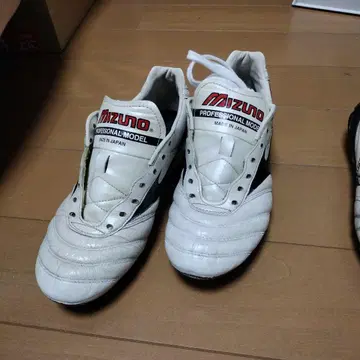 미즈노 프로페셔널 모델 축구화