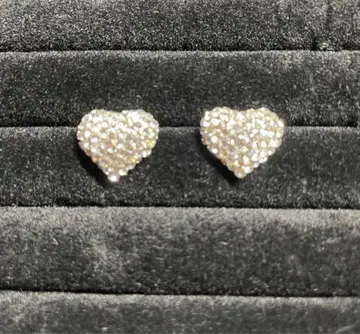 [ 새상품 ] 반짝이는 하트 모양 귀걸이 스와로브스키사제 크리스탈 사용