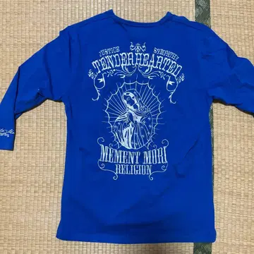 파란색 긴팔 티셔츠 MEMENT MORI