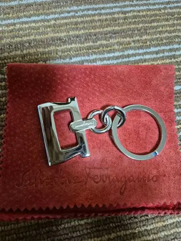 Salvatore Ferragamo 버클 디자인 키링