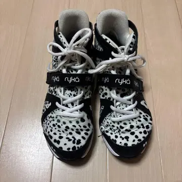 라이카 피트니스 신발