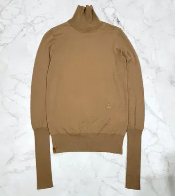 MADISONBLUE 매디슨 블루 브라운 터틀넥 스웨터 긴팔