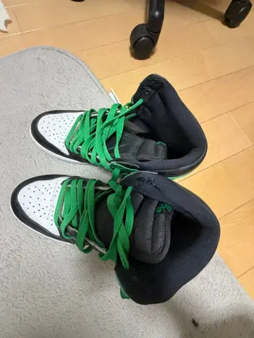 하이컷 스니커즈 화이트/블랙/그린