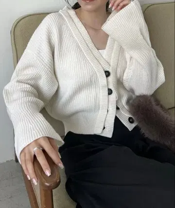 CAPRICIEUX LE'MAGE(카프리슈레마쥬) 버튼 가디건