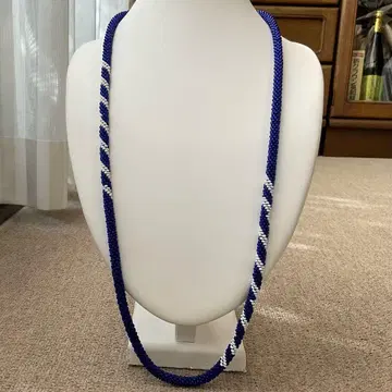 롱 목걸이 꼬임 비즈 화이트 블루 개성적