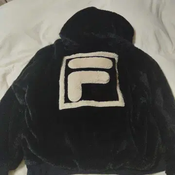 FILA 퍼 후드티 블랙 점퍼