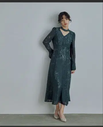 ANDRESD 백 오픈 티어드롭 드레스