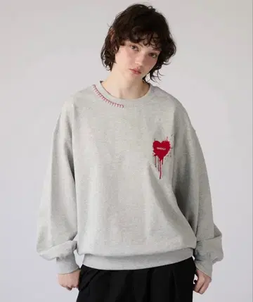 ONCILY 하트 로고 맨투맨 그레이 맨투맨