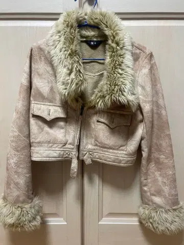 M 사이즈 베이지 퍼(fur) 포함 무스탕 코트