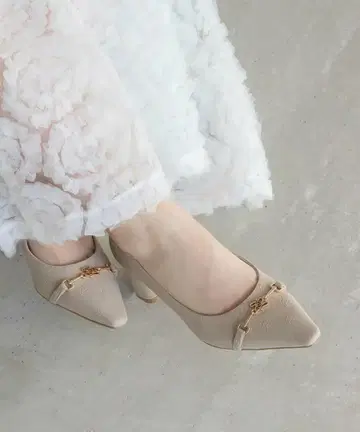 [ RANDA ] 모노그램 엠보싱 펌프스 베이지 24cm