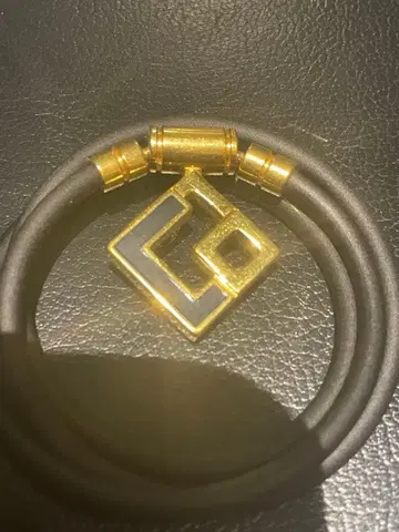 코란토테 목걸이 골드 블랙