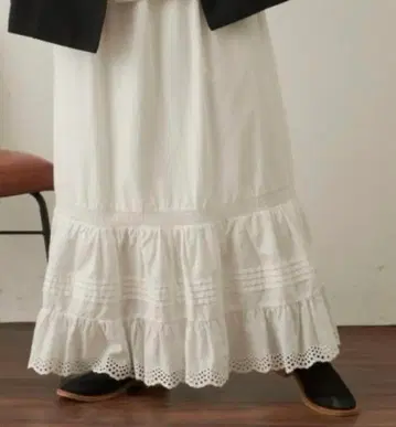 Libra Cue 리브라큐 빈티지 라이크 볼륨 레이스 스커트