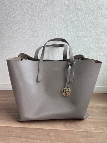 FURLA 그레이 토트백 A4