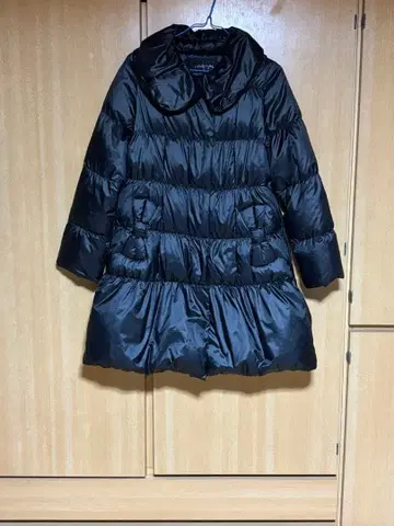 유니버설 뮤즈 다운 코트 리본 디자인