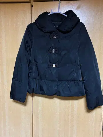 UNIVERSAL MUSE 블랙 다운 자켓