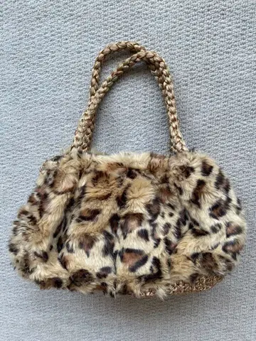 새상품급 CACHELLIE 셰리에 애니멀 무늬 백