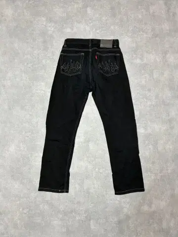 HUG CREAM SODA 프레임 자수 블랙 데님 팬츠 로카빌리