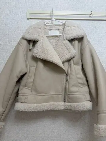 Chico 화이트 무스탕 자켓