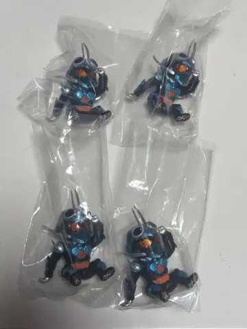 기다림 가면라이더의 경우 3탄 갓차드 4개 세트