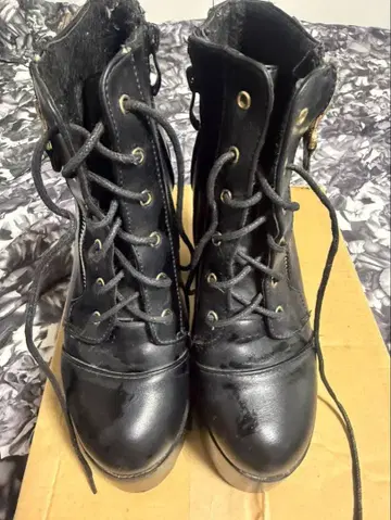 블랙 통굽 레이스업 부츠