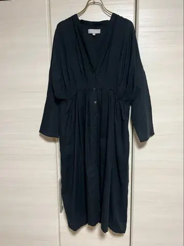 오드리앤존와드 V넥 원피스 블랙 프론트 오픈 겉옷