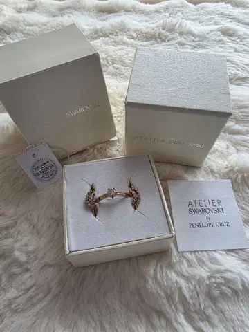 ATELIER SWAROVSKI 페넬로페 크루즈 반지