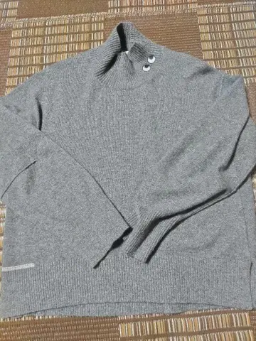 새상품급 UNIQLO 그레이 아냐 힌드마치 캐시미어 스웨터 S