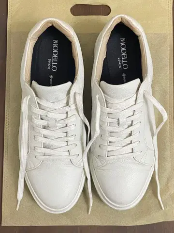 [ 새상품급 ] MODELLO 화이트 가죽 스니커즈 26.5cm