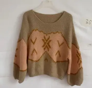 기하학 패턴 베이지 니트 스웨터