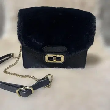 INDINI 네이비 플랩 숄더백