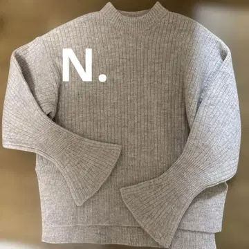 리브 편직 플레어 소매 그레이 스웨터 니트 내추럴 뷰티 베이직