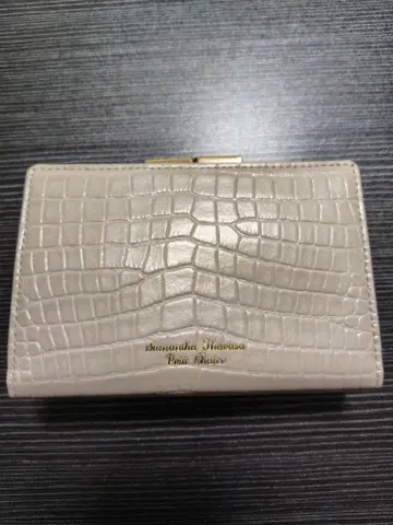 Samantha Thavasa 악어 엠보싱 접이식 지갑