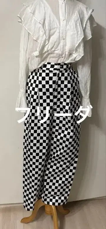 택 포함 새상품 프리 새틴 이지 팬츠 F 체크 무늬 깃발