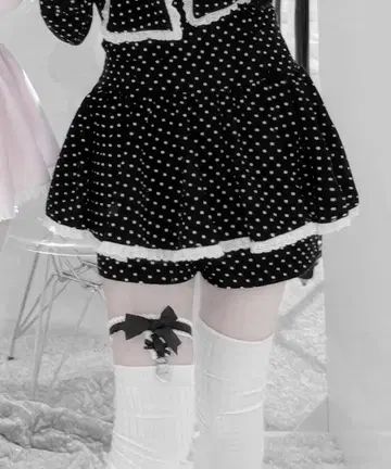 [ 인플루언서 기획 ] miko 프릴 치마바지 도트