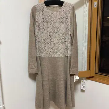 (주) 월드 베이지 레이스 절개 긴팔 원피스