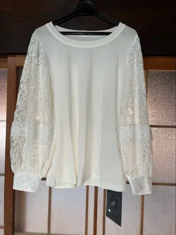 TOKUKO 1er VOL 화이트 레이스 소매 긴팔 상의 9R 사이즈