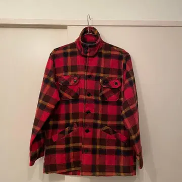 빨간색과 검은색 체크 플란넬 자켓