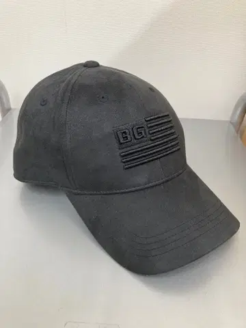 브리핑 스웨이드 느낌 BG 로고 자수 캡