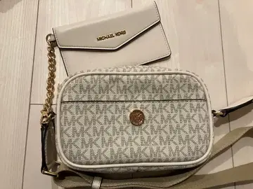 마이클코어스 숄더백 화이트