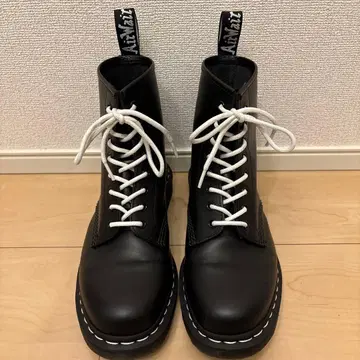 [새상품급] Dr. Martens 1460 화이트 스티치 8 홀 부츠