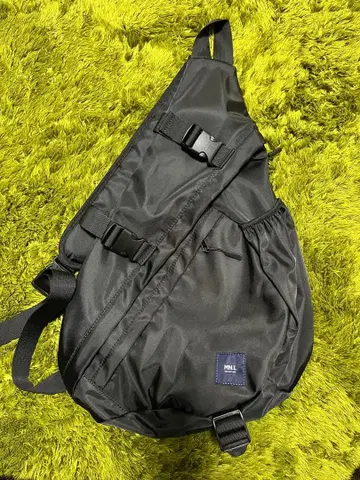 MN.L 블랙 슬링백